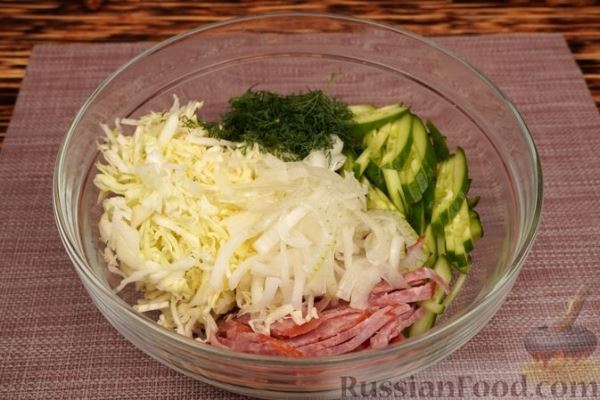 Салат из капусты с огурцами и колбасой