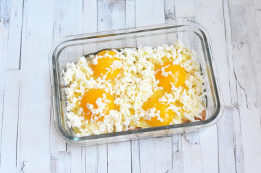 Яйцо с сыром в духовке