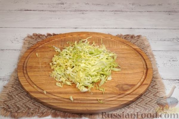 Салат с крабовыми палочками, овощами и сыром