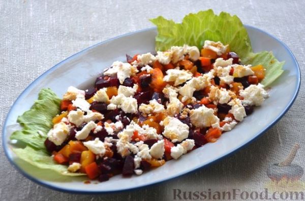 Салат из запечённых овощей с фетой и грецкими орехами